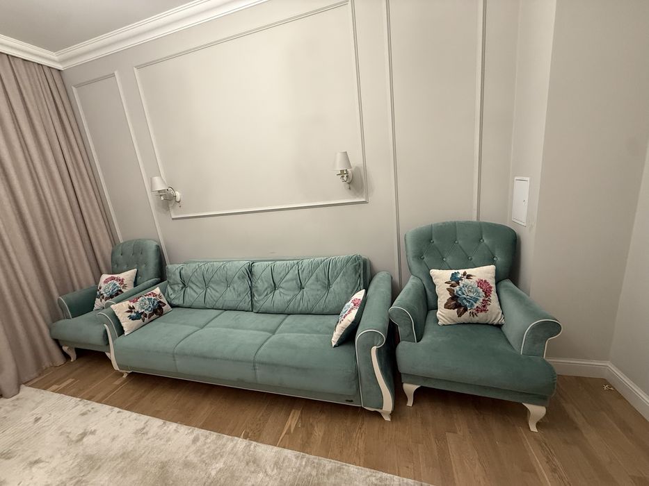 Диван с двумя креслами