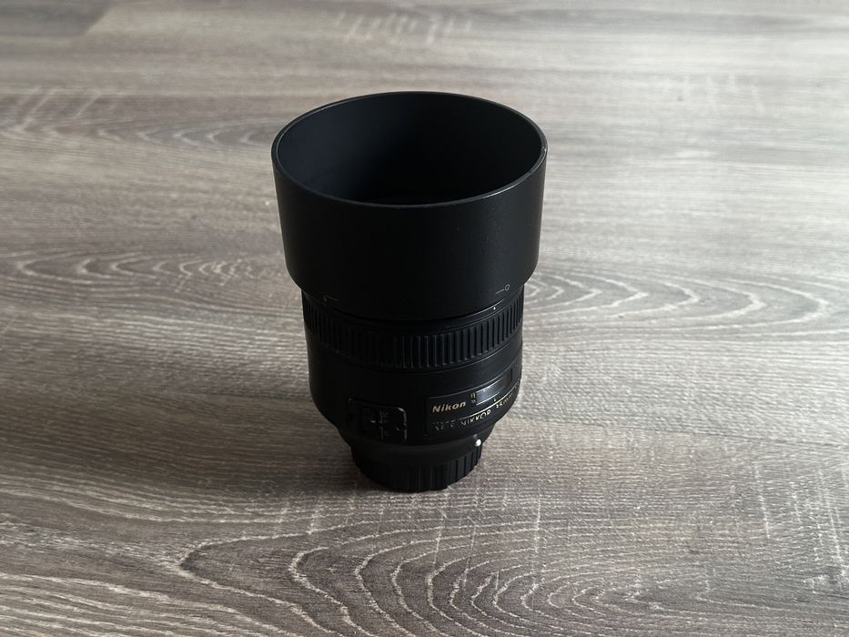 Объектив Nikon 85mm 1.8