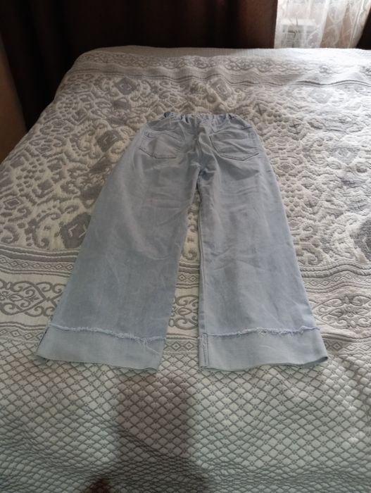 Голубые джинсы для девочек.