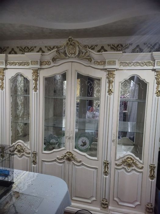 Продаётся красивя мебель стенка горка
