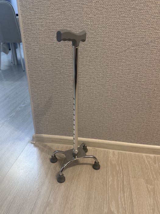 Медицинская трость 4-х опорная