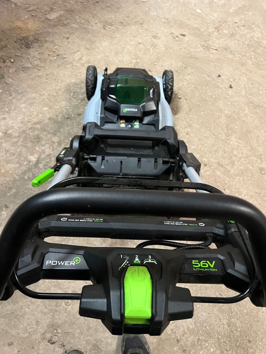 Mașină de tuns gazonul Ego Power 42 cm fără acumulator și fără coș.