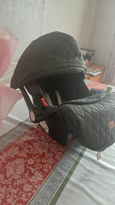 Коляска с люлкой