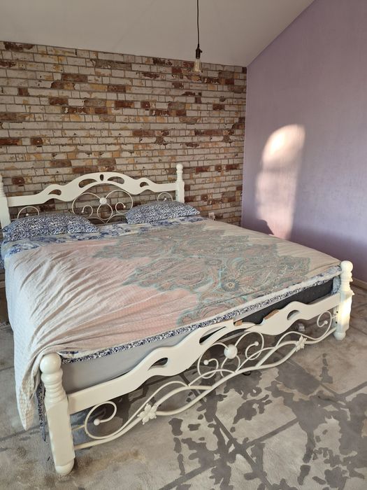 Кровать 200×180 без матраса продаём очень дёшево