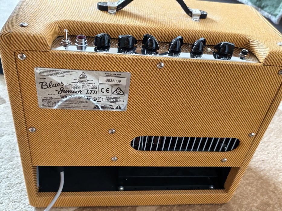Ламповый усилитель Fender blues junior LTD