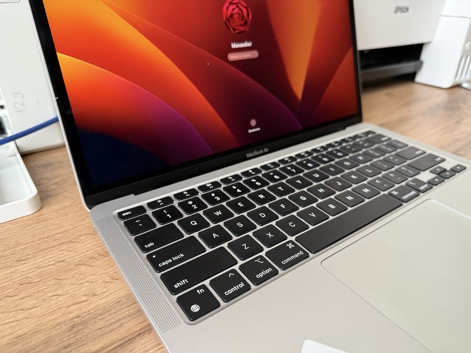 Продам MacBook Air M1 (2020), 256 GB