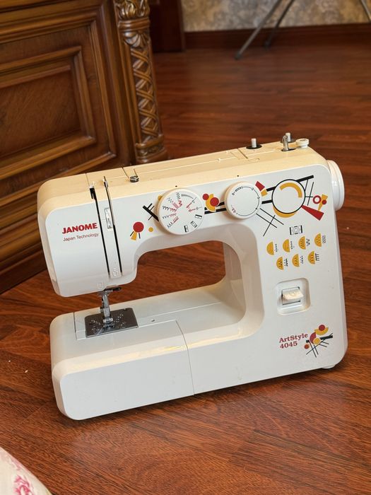 швейная машина и оверлок , вместе