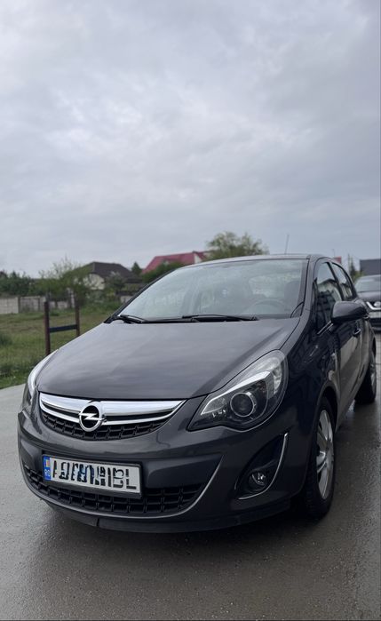 Opel Corsa volan incalzit si scaune incalzite km reali