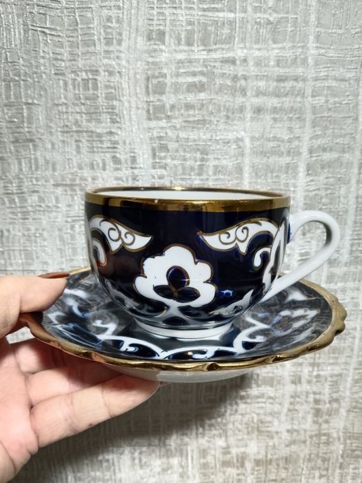 Чашки с блюдцами. См. все фото .