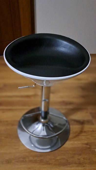 Стол за бар или кухня