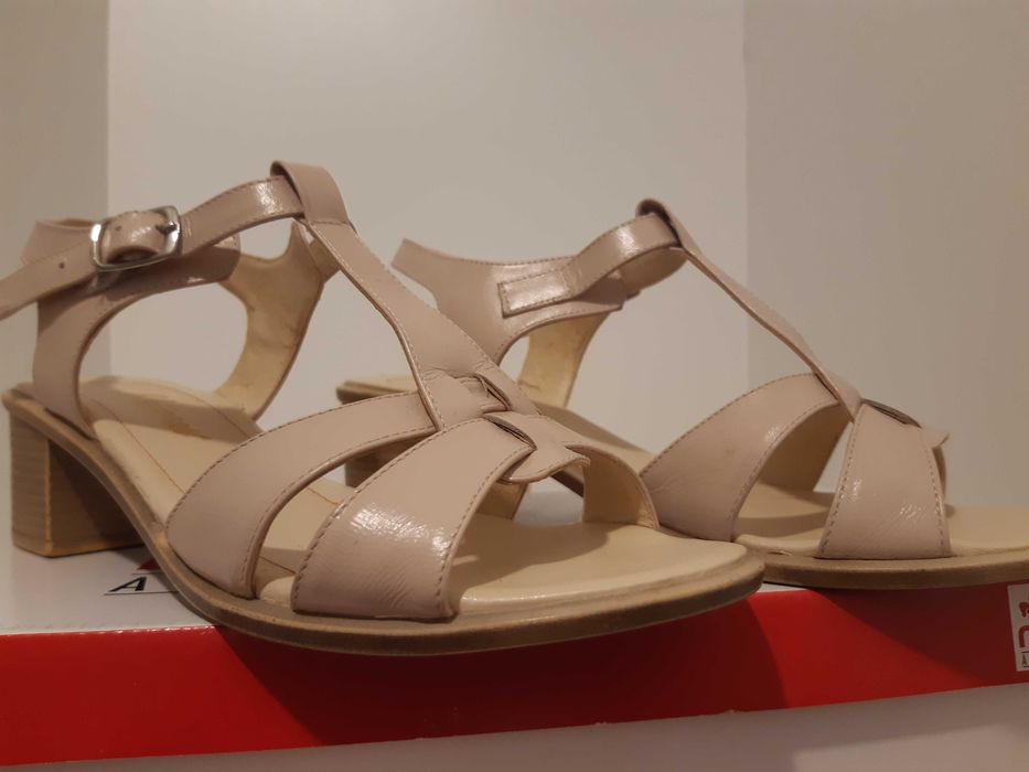 Sandale piele naturala,  37, impecabile,  o purtare