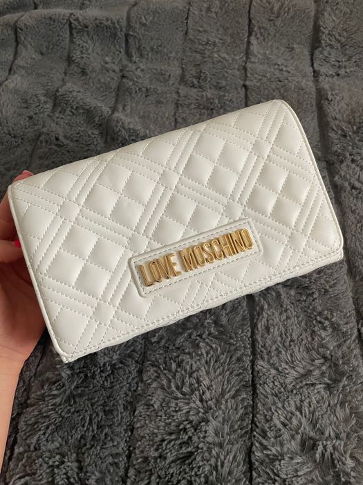 Дамска чанта черна Love Moschino или бяла Love Moschino