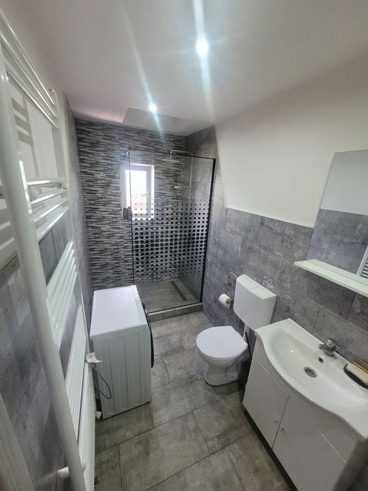 Vând casa în Pestisul Mare utilități și imbunatatiri