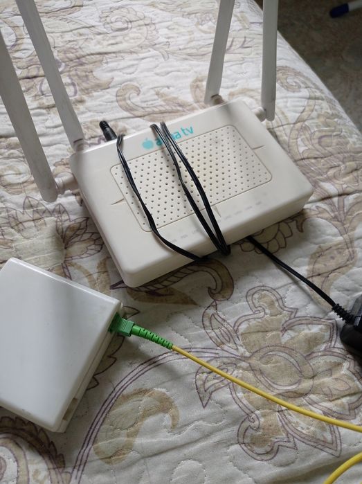 Продам Модем и приставку