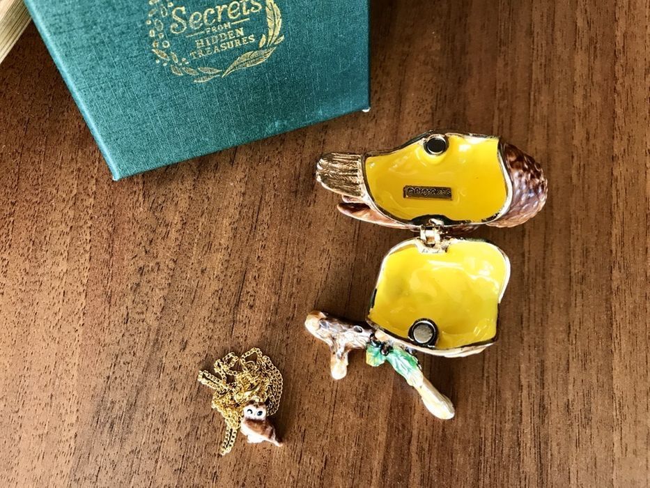 Vand cutiuta de bijuterii pictata manual cu cristale