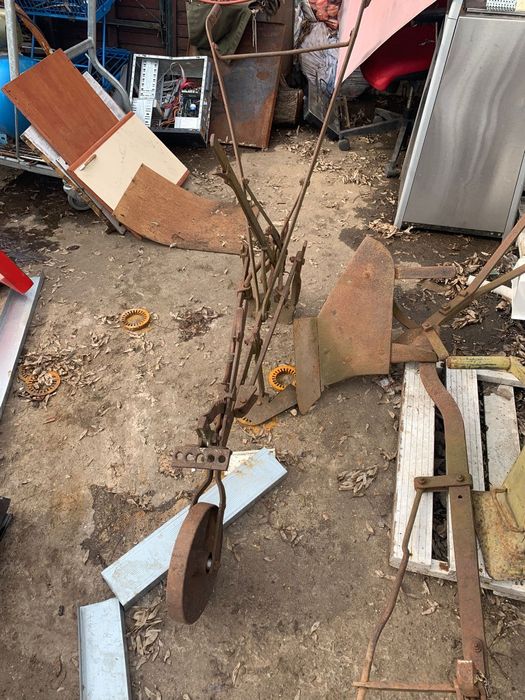 Plug fier.   arat ornament