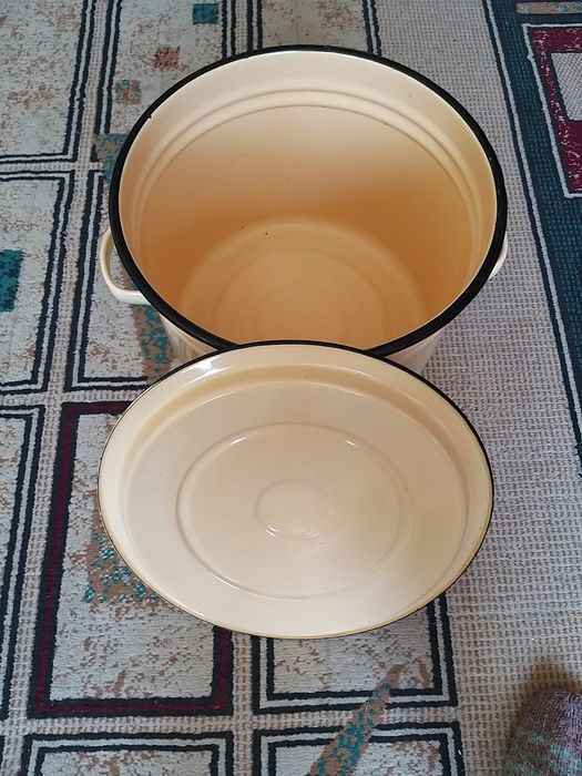 Кастрюля эмалированная