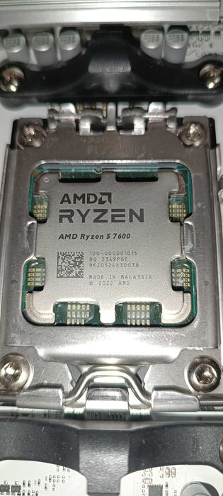 Asus B650E Max Gaming Wi-Fi 6E + AMD Ryzen 5 7600