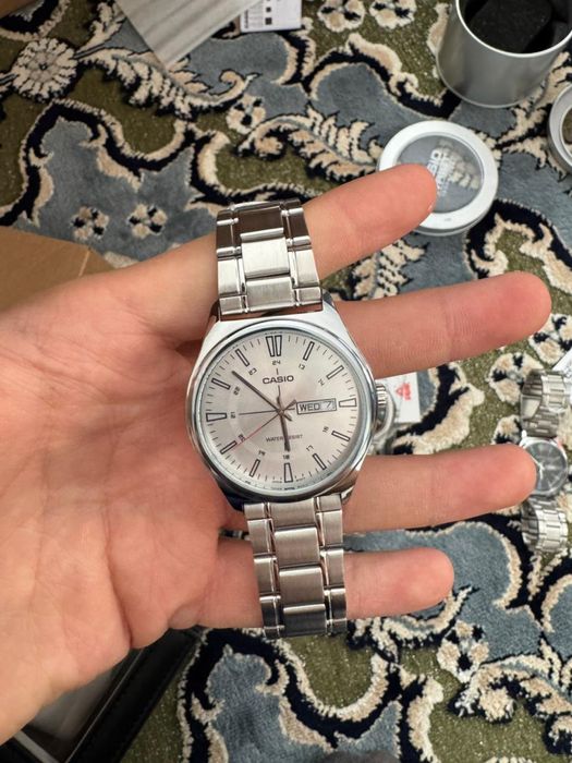 Часы с коробкой в подарок