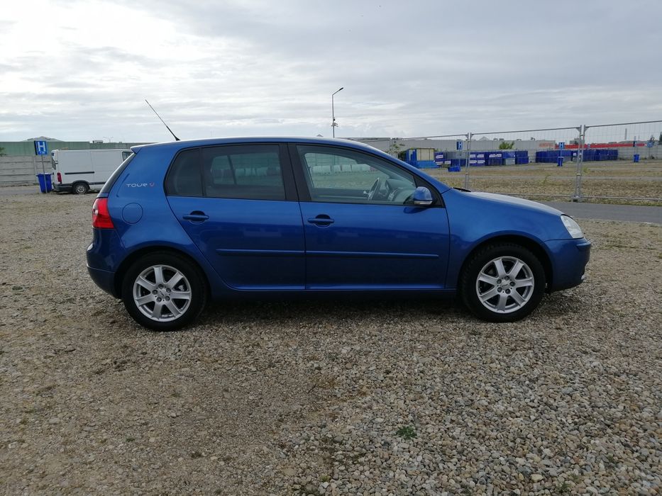 Golf 5 TOUR 1.6 MPI 102CP BENZINA an 2007  km 147. 000