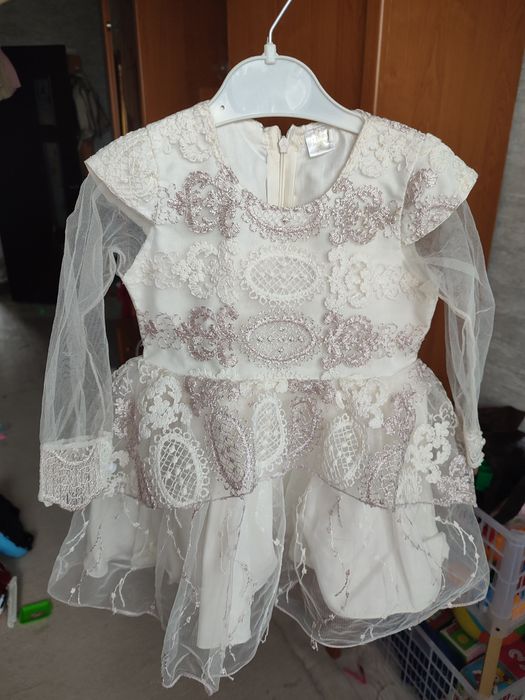 Продам платья одевались один раз