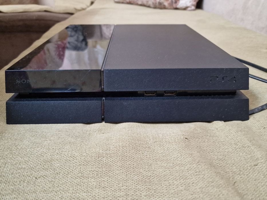 Продам Playstation 4