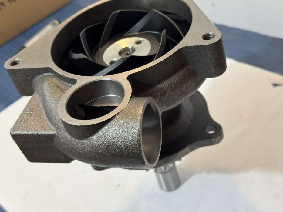 Pompa apa 4955709 CUMMINS L10 noua CASE TERAX  ISM11 QSM11