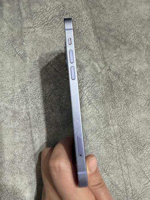 Продам iPhone 12