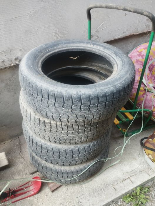 Продам резину maxxis зимняя 205,60,16