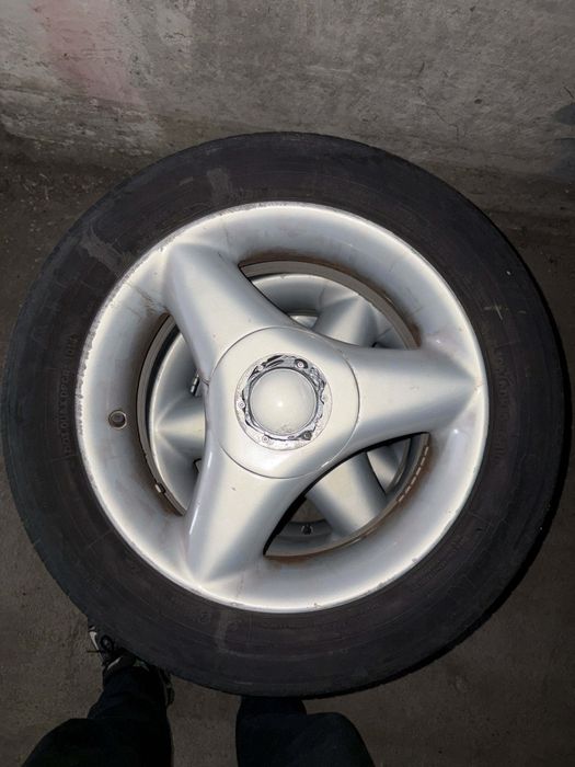 Алуминиеви джанти със гуми