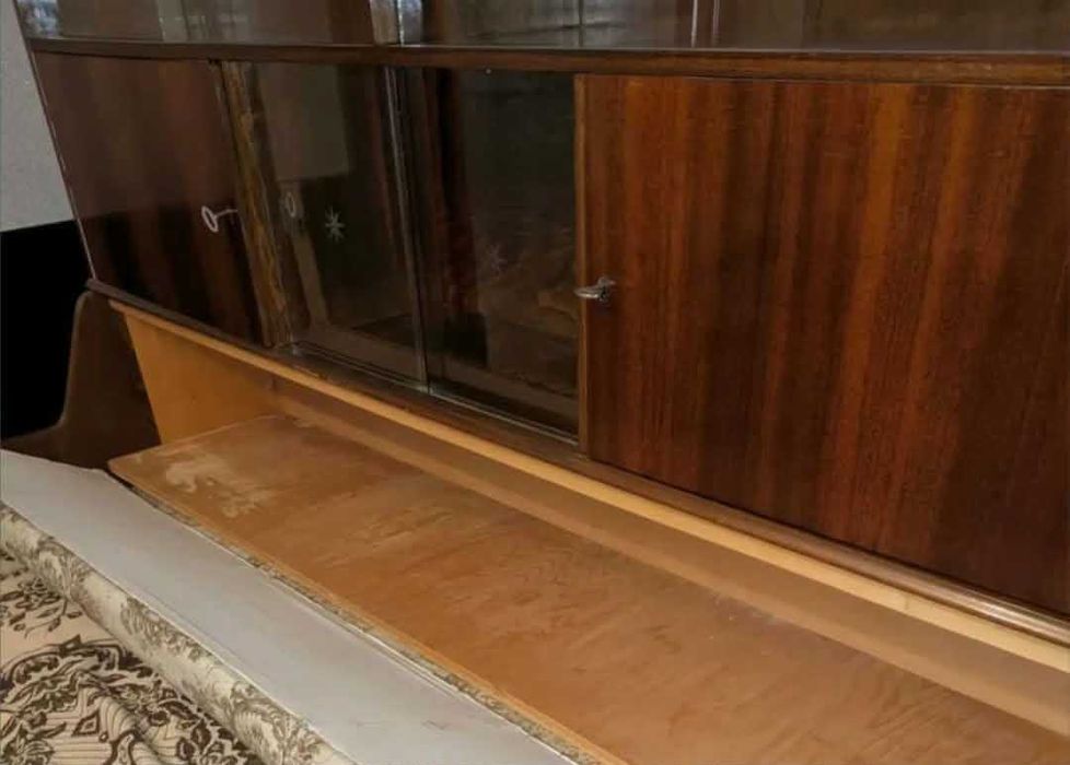 Pat extensibil /Recamieră/canapea, lemn, cu biblioteca si depozitare.