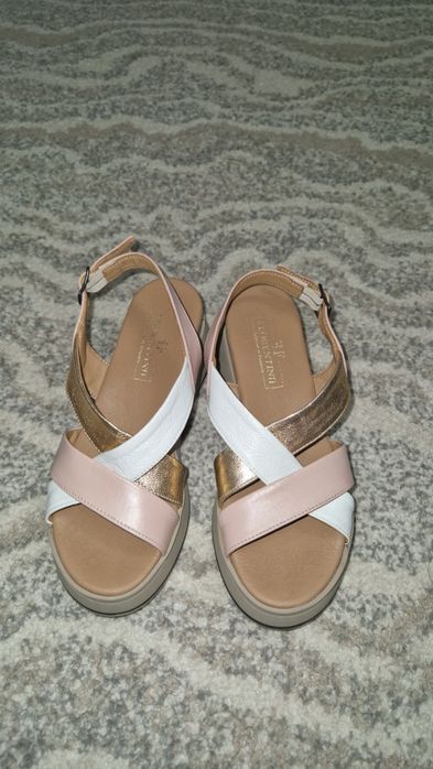 Sandale cu platforma