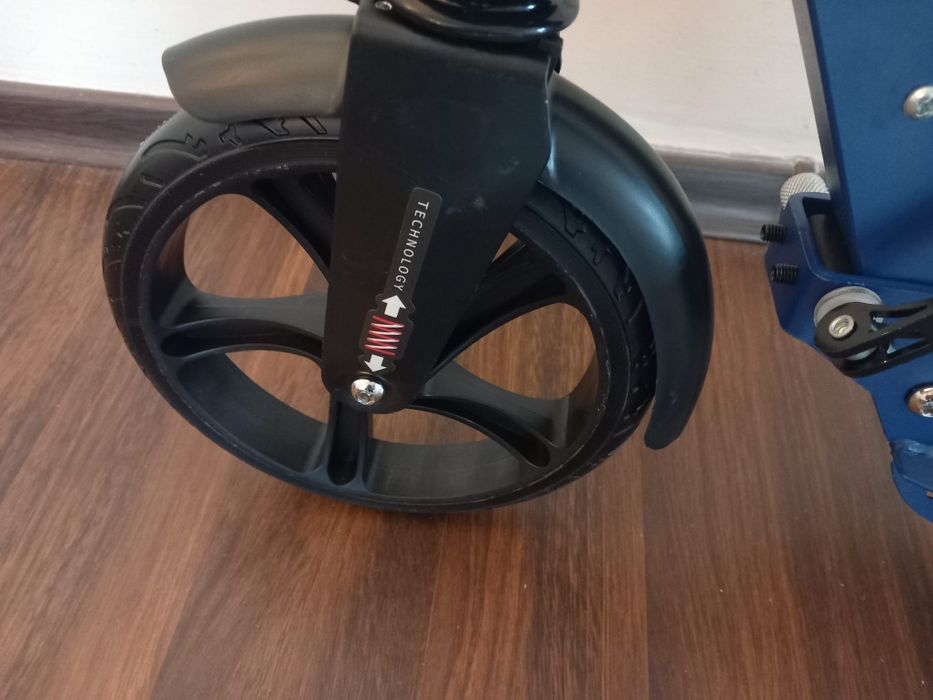 Trotineta adulti. 2 amortizoare. Frana de mana pe disc. 100 kg. Noua!