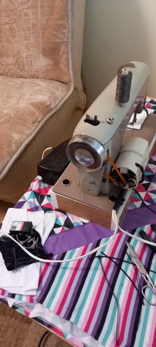 Vând mașină de cusut Ileana, modificat cu motor.   Preț 300.lei.