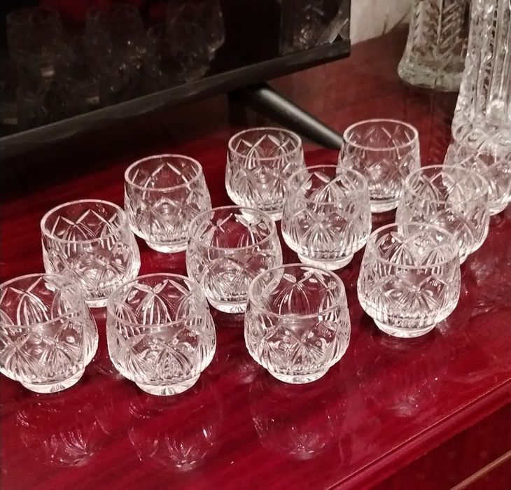 Хрустальные фужеры и рюмки по 12и 6 штук