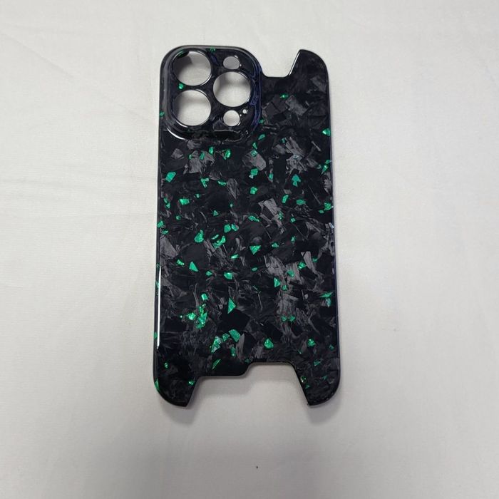 Чехлы на IPhone карбоновый.