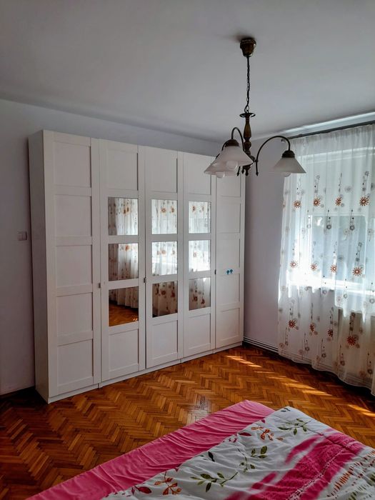 Inchiriez apartament cu 2 camere in str. Plopilor