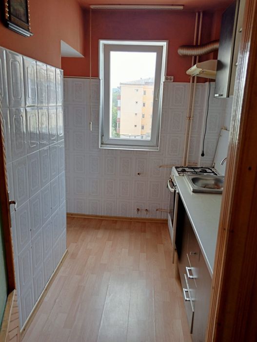 Închiriez apartament 3 camere