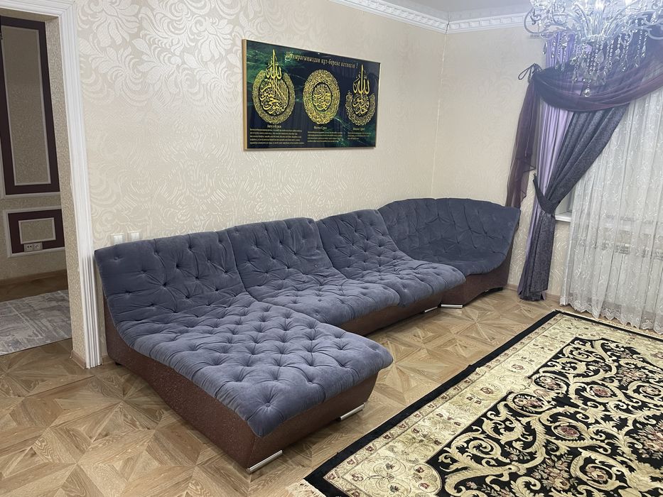 Диван гостинный большой