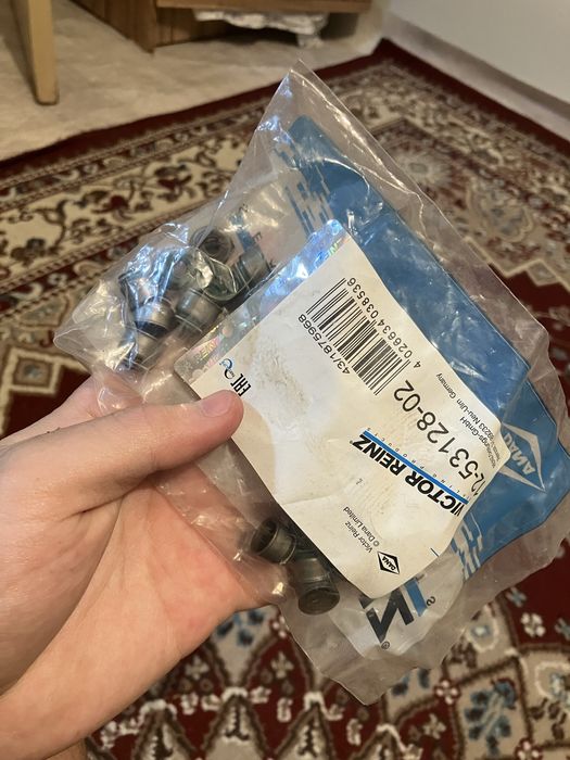 Запчасти Сальник матора и т.п  Toyota avensis t25