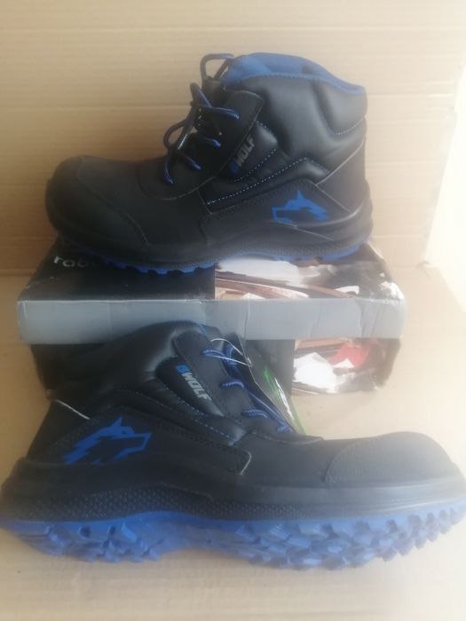 Работни обувки с твърди бомбета, абсолютно нови,