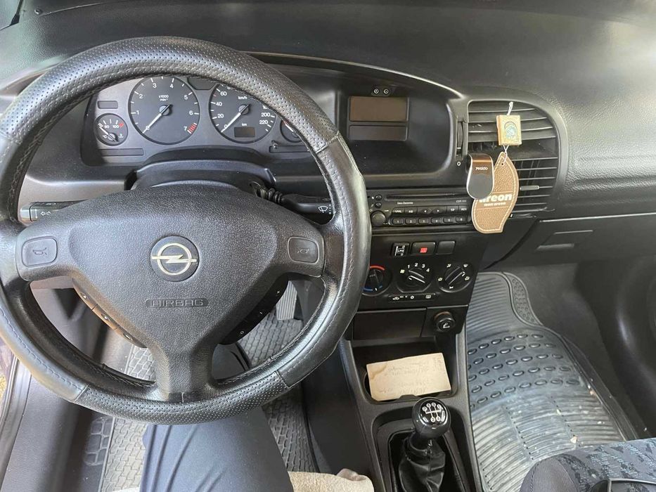 Продавам опел зафира