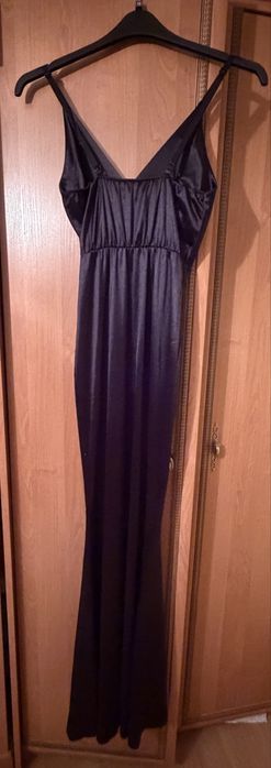 Vand rochii elegante, pretul este per bucata