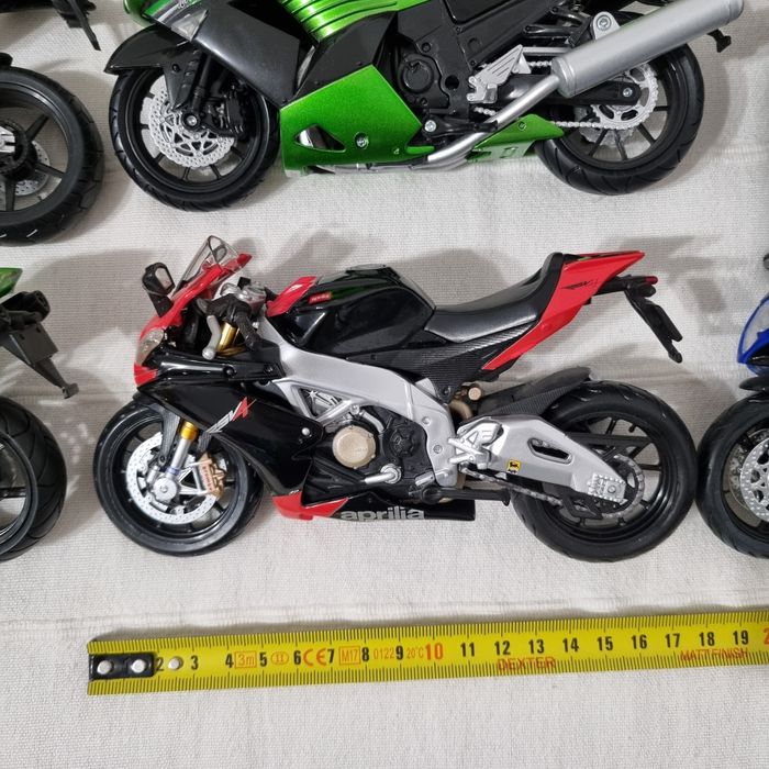 Machete moto Maisto scara 1:12