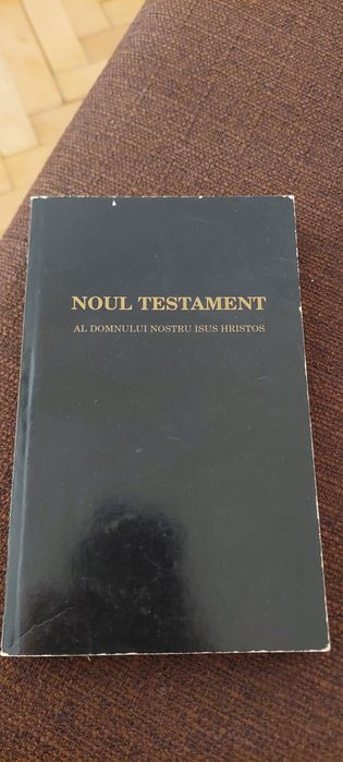 Lot cărți religioase: Noul Testament + Părintele Arsenie Boca