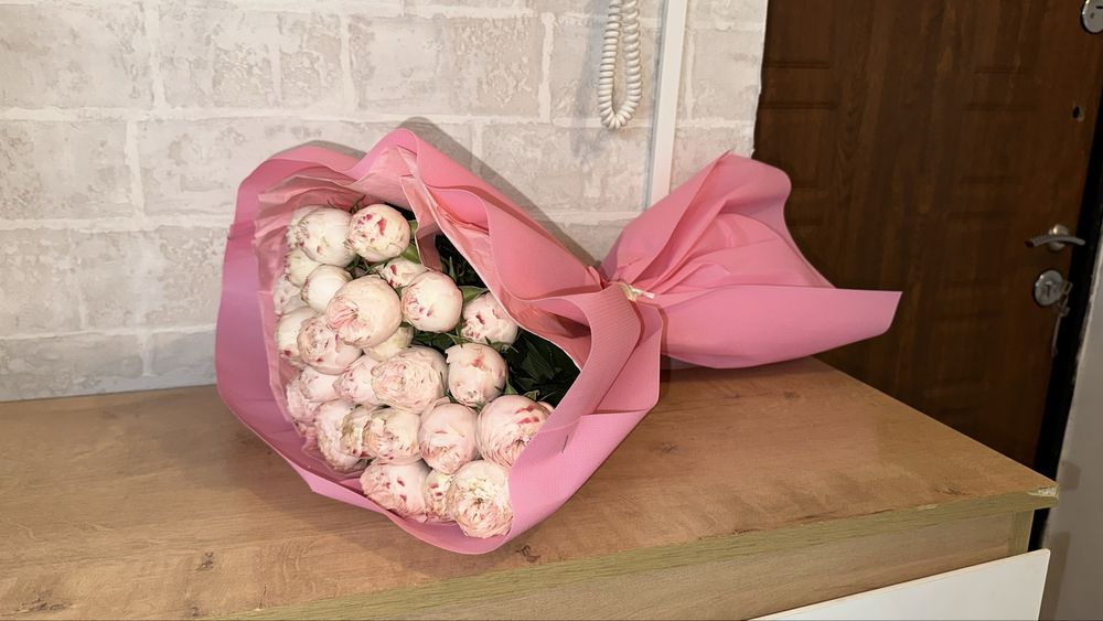 Нежные пионовидные розы