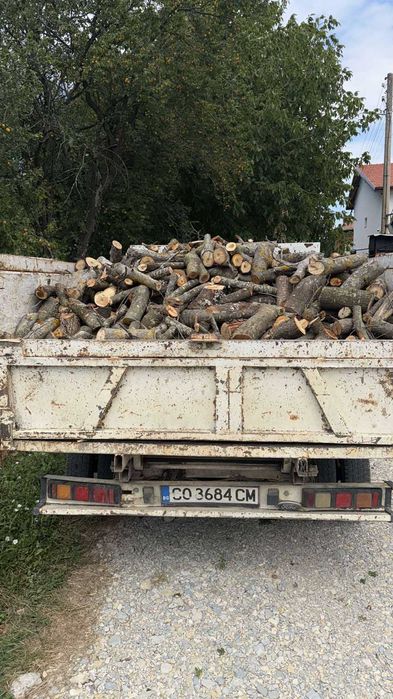 Дърва за огрев и пелети