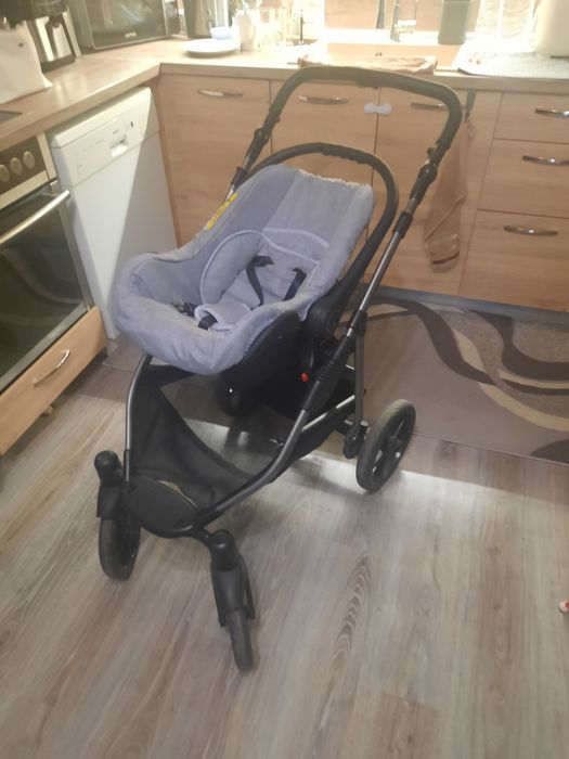 Бебешка количка с три коша