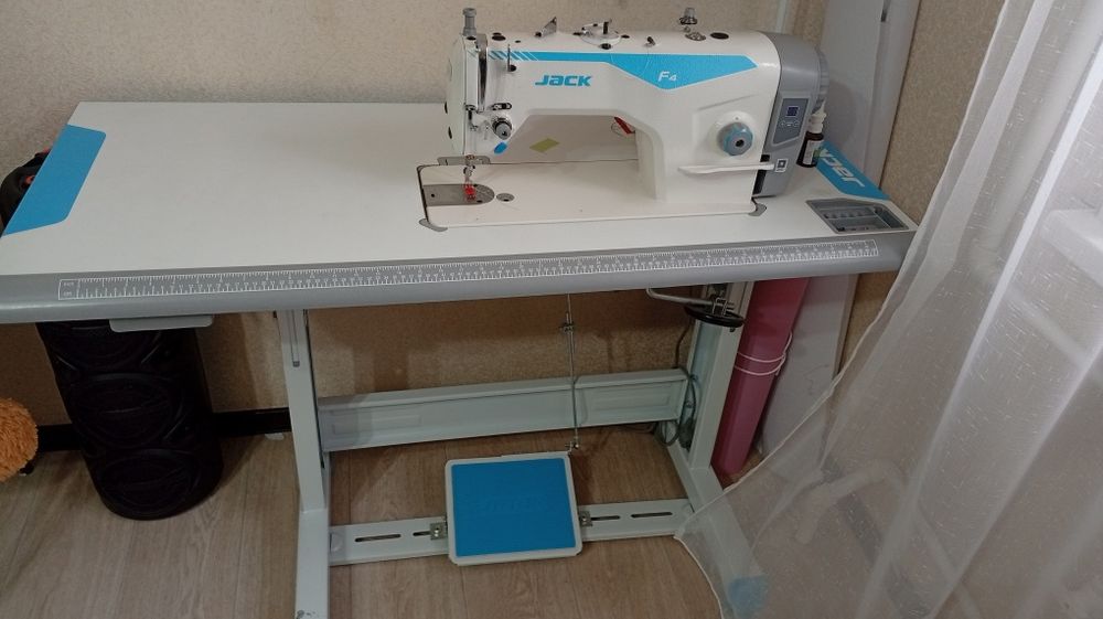 Швейная машина JACK