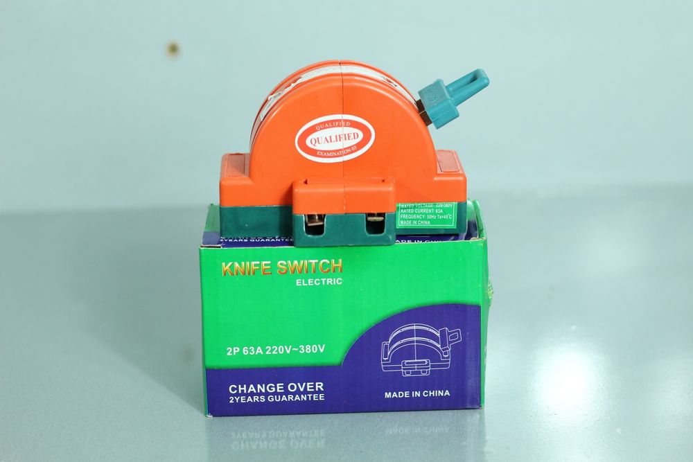 Рубильник 63А сотилади